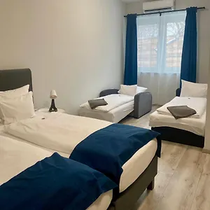 Vecsesi Rendezvenykoezpont Es Panzio וסס